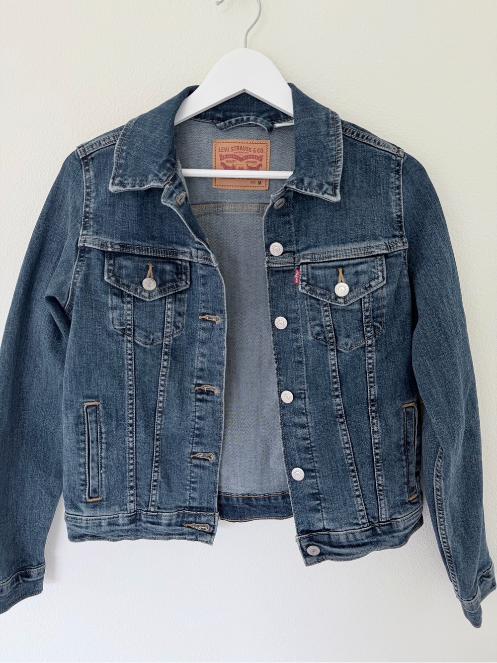 Levi’s Original Trucker Denim Jean Jacket Dark Wash Size Medium - Picture 3 of 6